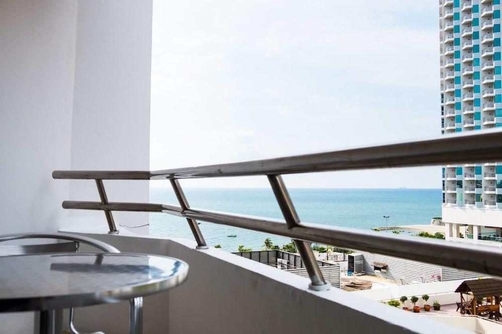 Markland Beach View Pattaya Esterno foto