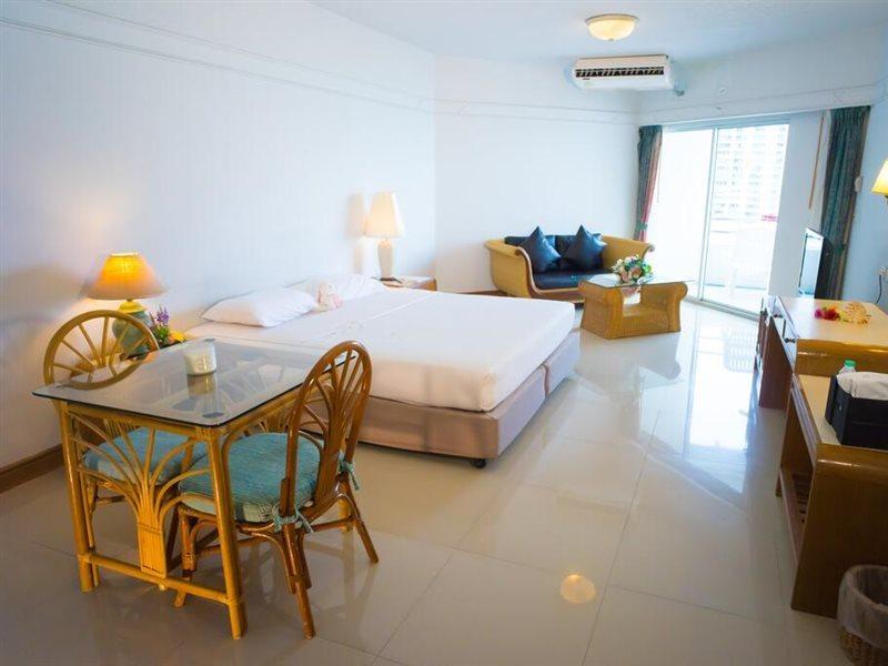 Markland Beach View Pattaya Esterno foto