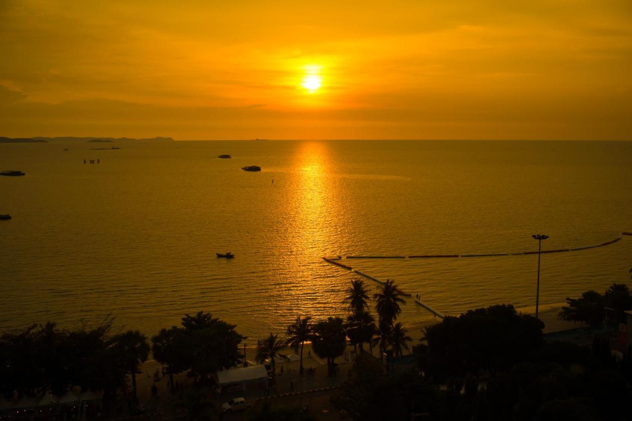 Markland Beach View Pattaya Esterno foto