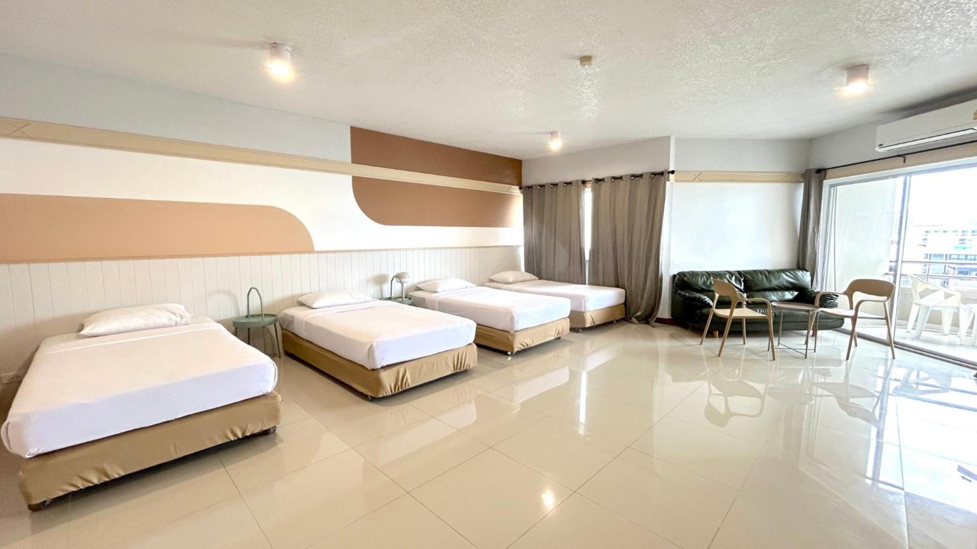 Markland Beach View Pattaya Esterno foto
