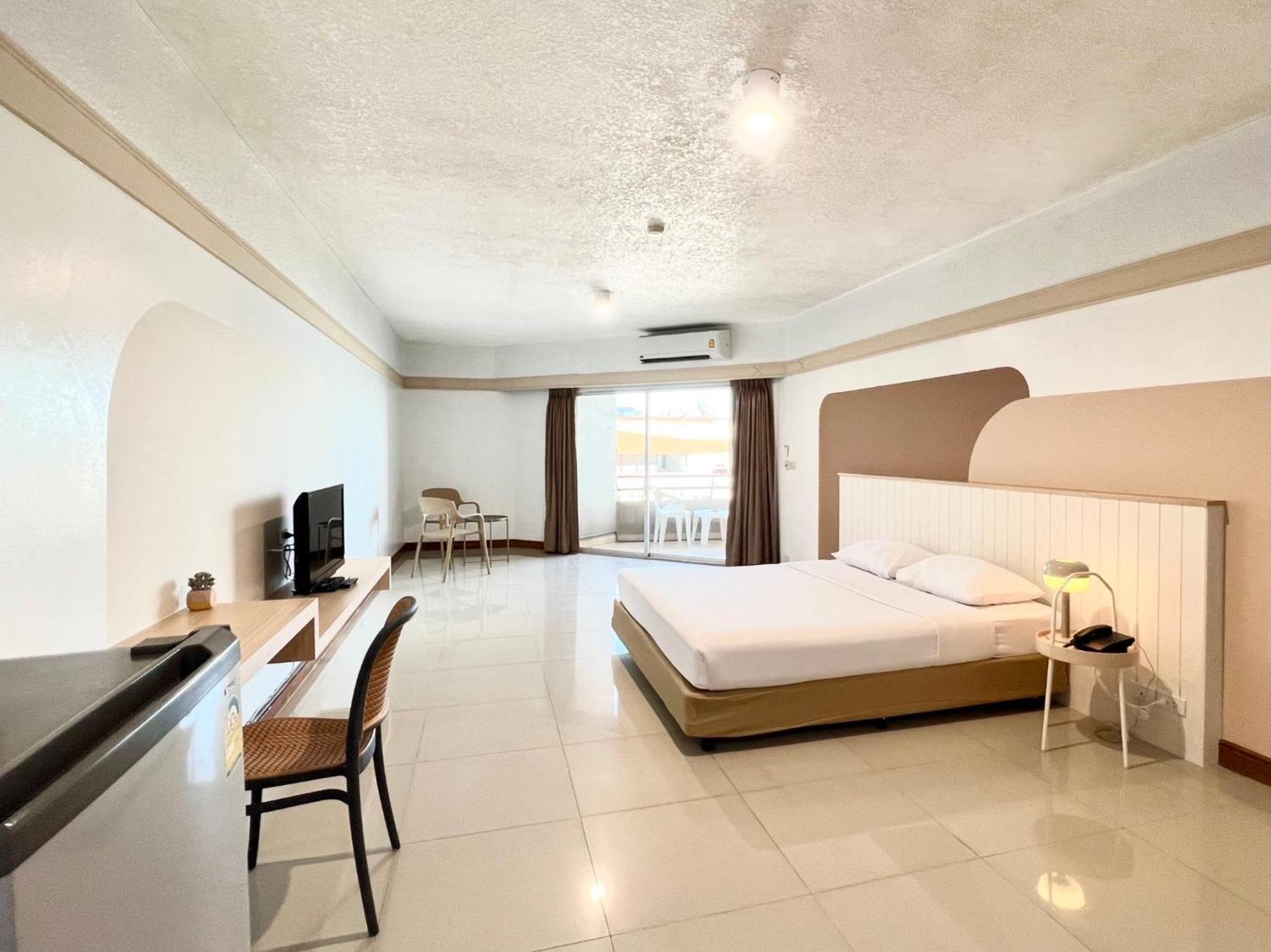 Markland Beach View Pattaya Esterno foto