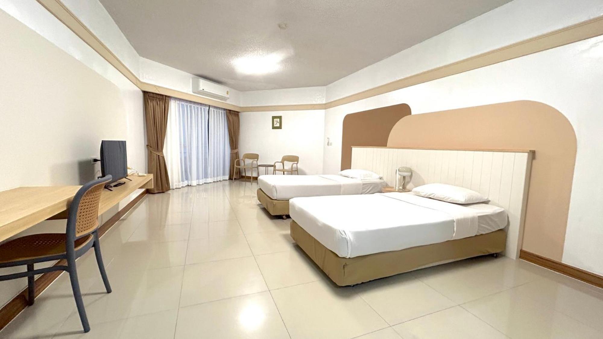 Markland Beach View Pattaya Esterno foto